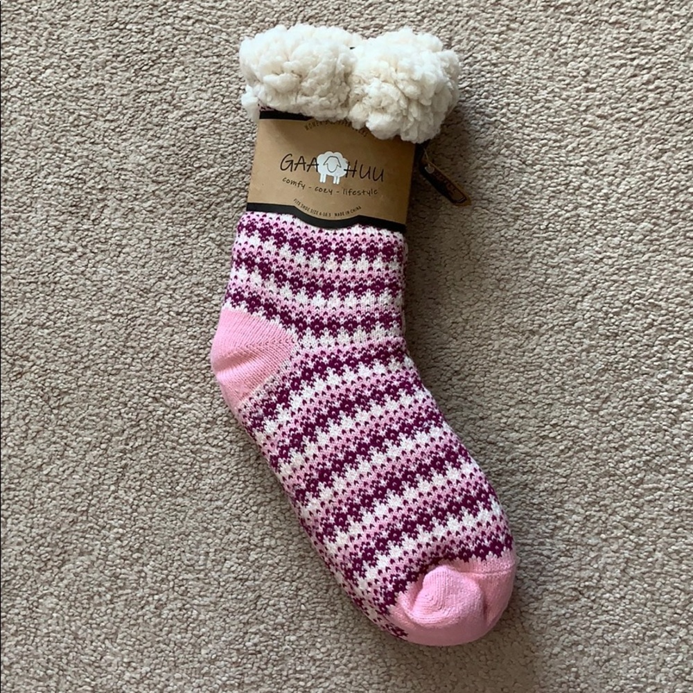 NWT - Women’s slipper socks.